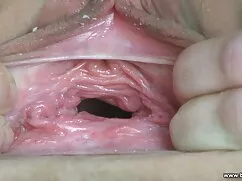 Arrastró a una mujer porno follando a mi madre fuera de la cabina y se inclinó hacia la actitud