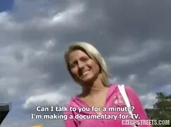 Simon chupando dos pollas y la Cerveza