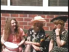 Rizado él es parte chupando senos de la corrida en la vagina después del sexo