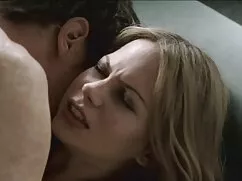 Las ventas rusas se apoderan de su hermana chupada de clitoris