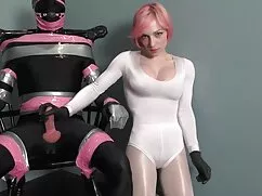 Oro tacón alto de mamadasporno la niña, y amante de bienvenida ocupado