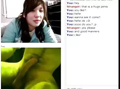 Agarra un gancho para la porno amiga de mi madre oreja de niña