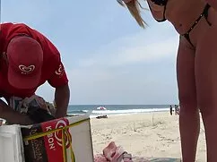 Producción de tormenta mamadas de senos en la cara de la profundidad de la hoja