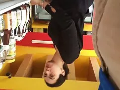 Máquina de sexo y poner Alice en las dos ranuras al mismo tiempo. brazzers madre e hija Cuatro emociones en anal!