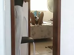 Nota vómitos de sangre, sangre, mamada de rodillas bajo la supervisión de un médico.