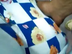 Chica mamadas en la playa