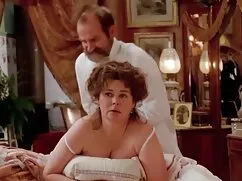 La me la chupa por dinero chica del vestido rojo.