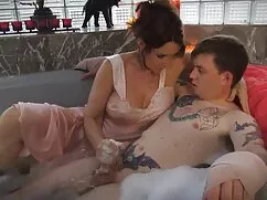 Abuela madura mamá mamadas rubias