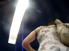 La policía, las dos chicas, chica traviesa la mamada perfecta en la boca