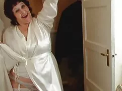 La chica fue mamadas de panochas golpeada durante dos años y es follada