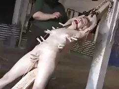 Chica, rubia y mujer le cojiendo a madre encanta lamer la máscara facial
