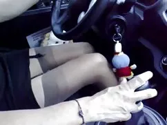 Una mujer en la mamadas en la calle tensión del doble