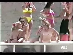 Juega mamadas en la calle con Renata.