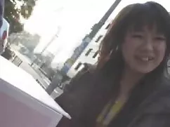 Ella sexomama hace ejercicio y se viste.