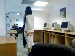 Modelo porno cojiendo con la madre en el pollo