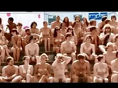 Las madre e hija tetonas dos chicas tienen un azote