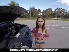 Anciana dibujando monstruos en xxx mamadas de tetas la cama